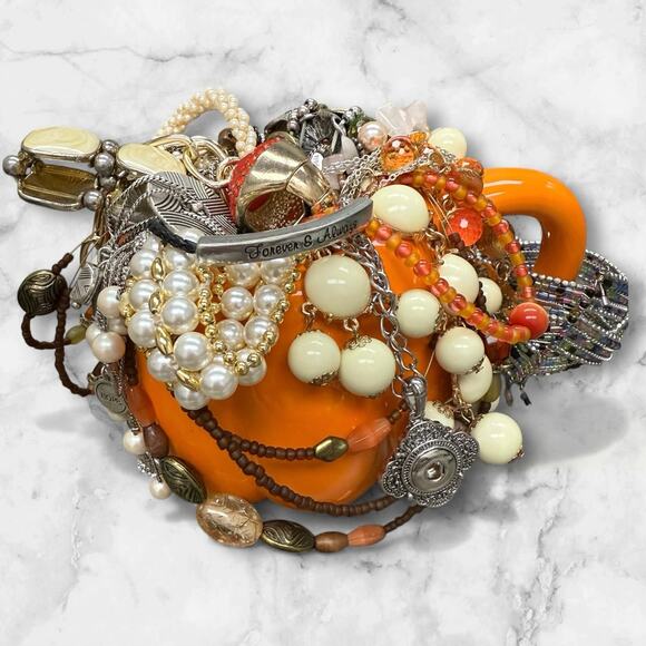 Adorable pumpkin mug filled with 15-20 pieces mystery lot of jewelry! - Picture 4 of 4